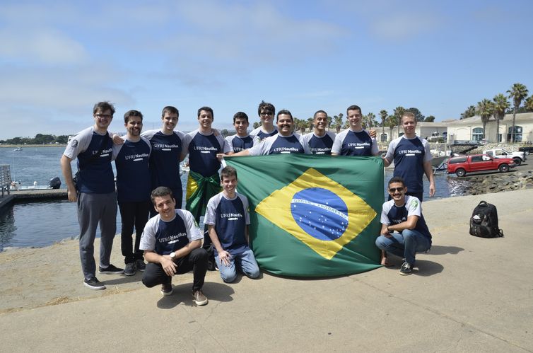 robô e da equipe Nautilus que representam o Brasil na Robosub 2019, nos Estados Unidos