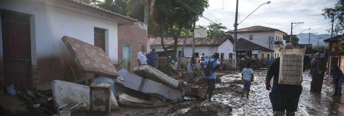 Itaóca- Moradores de Itaóca, localizada no Vale do Ribeira, região sudeste do Estado de São Paulo, contabilizam prejuízos e buscam por desaparecidos depois de enchente que atingiu o município no último dia 12
