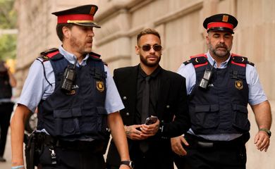 Neymar em tribunal de Barcelona