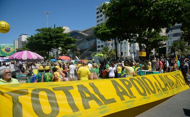 Rio de Janeiro - Manifestação em Copacabana pede fim da impunidade e do foro privilegiado e em defesa da Operação Lava Jato (Fernando Frazão/Agência Brasil) 