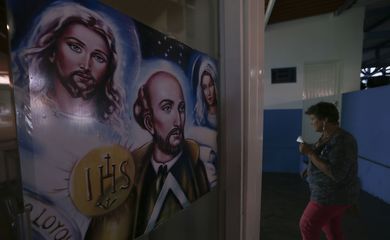 Movimentação na Casa de Dom Inácio, onde o médium João de Deus realiza atendimentos e cirurgias espirituais.