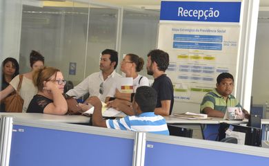 Brasília - Após mais de quatro meses de paralisação, médicos peritos do INSS retornaram hoje (25) ao trabalho com atendimento exclusivo para perícia inicial (Valter Campanato/Agência Brasil)
