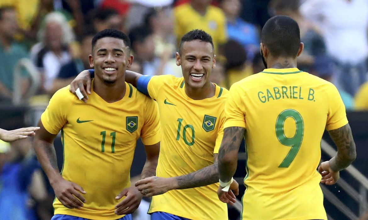 Rio de Janeiro - Neymar, Gabriel Jesus e Gabigol comemoram mais um gol da goleada de 6 a 0 da seleção do Brasil contra Honduras (Reuters/Leonhard Foeger/Direitos reservados)