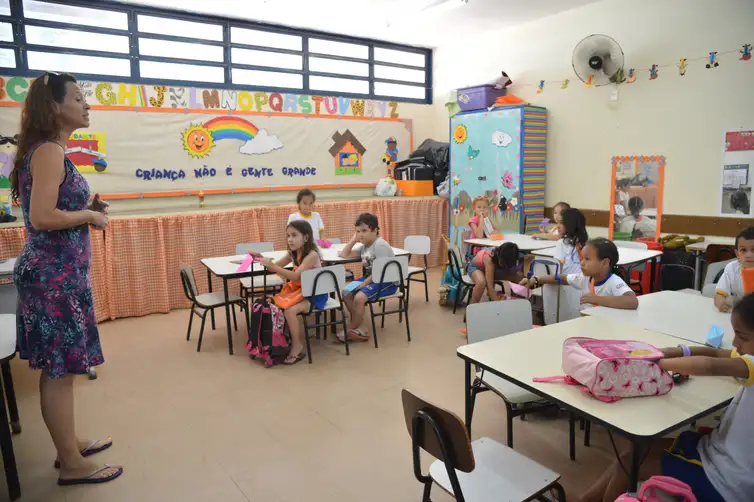 Children from the Early Childhood Education Center of Núcleo Bandeirante. Teacher Rebeca Breder. Elza Fiuza/Agência Brasil