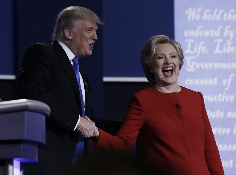 Os candidatos à presidência norte-americana o republicano Donald Trump e democrata Hillary Clinton, em debate televisivo