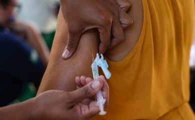 Rio de Janeiro (RJ), 10/05/2025 – Rio promove o Dia D contra a gripe e também aplica a Tríplice Viral, na Lapa, centro da capital fluminense. Foto: Tomaz Silva/Agência Brasil