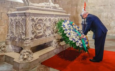 Lisboa (PT) 22/04/2023 - O presidente Luiz Inácio Lula da Silva acompanhado da primeira dama, Janja chegando ao Mosteiro dos Jerónimos, onde preta homenagem ao poeta Camões. 
Foto: Ricardo Stuckert/PR