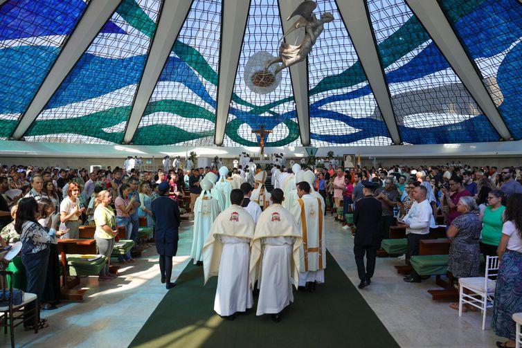 Brasília (DF) 21/04/2025 O arcebispo de Brasília, Cardeal Dom Paulo César, celebra missa pelo aniversário de 65 anos de Brasília e em sufrágio ao Papa Francisco.   Foto: Fabio Rodrigues-Pozzebom/ Agência Brasil