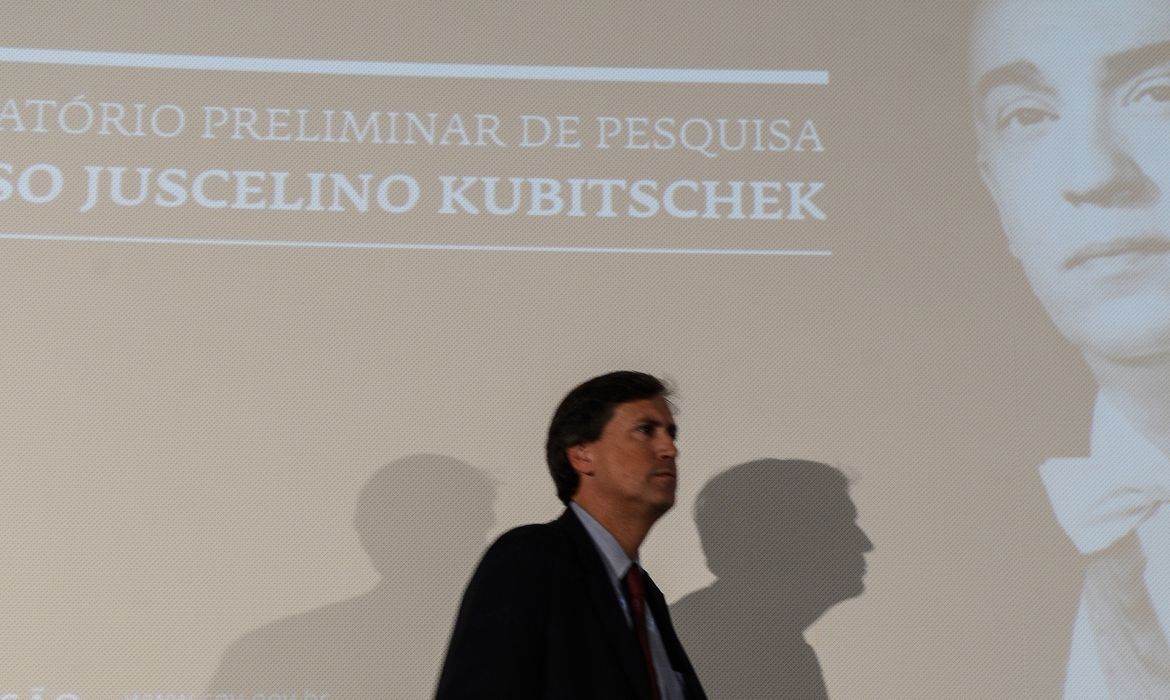 Pedro Dallari, coodenador da Comissão Nacional da Verdade, divulga relatório sobre a morte de Juscelino Kubitschek (Valter Campanato/Agência Brasil)