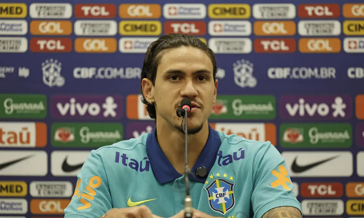 Curitiba (PR), 03.09.2024 - Jogador da Seleção Brasileira de Futebol, Pedro Guilherme, durante entrevista coletiva no Hotel Bourbon. Foto: Rafael Ribeiro/CBF