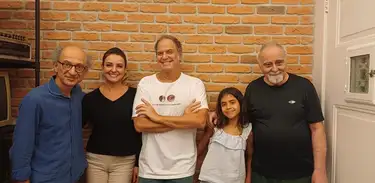 Equipe do Blim-blem-blom com a violoncelista Emília Valova