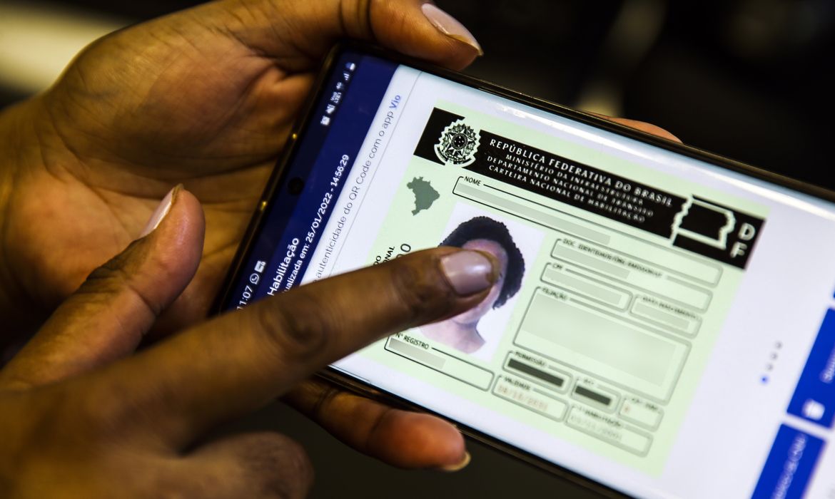 Golpistas enviam mensagens falsas sobre cassação ou suspensão da CNH Golpistas enviam mensagens falsas sobre cassação ou suspensão da CNH
