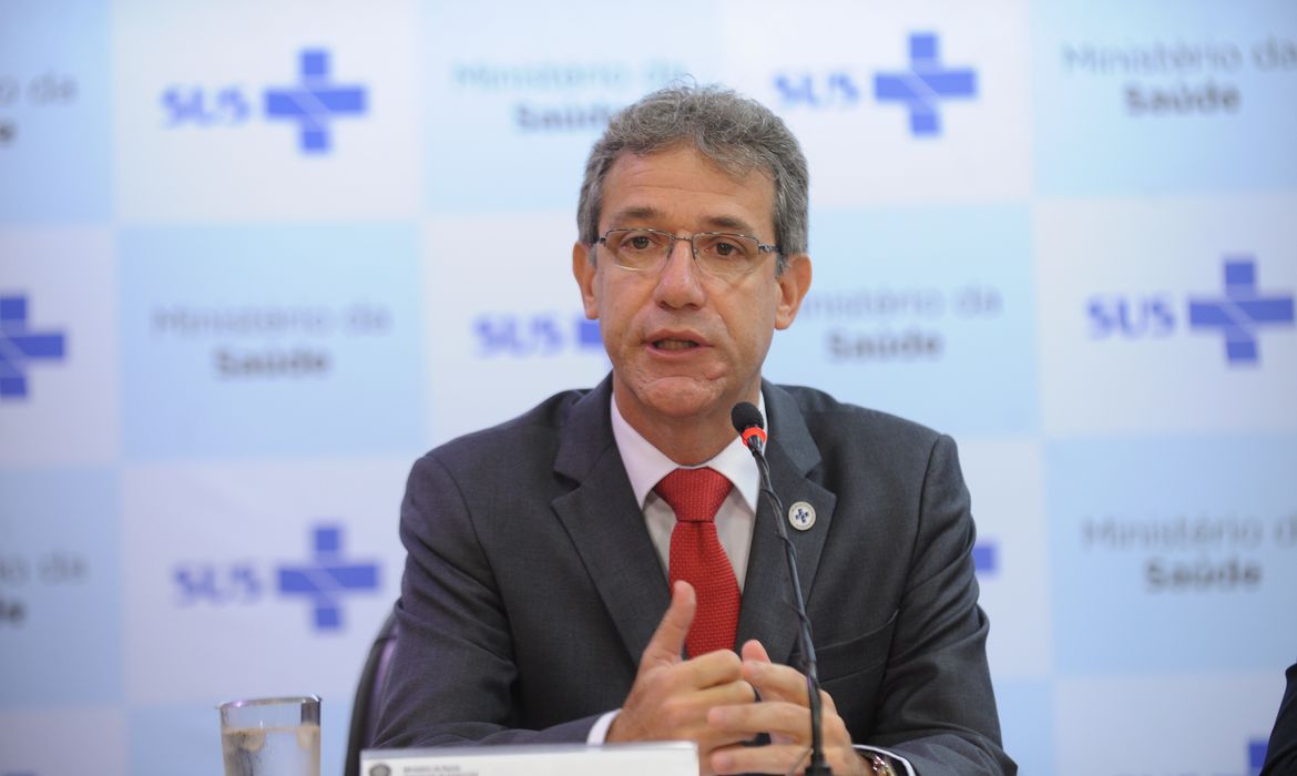 O ministro da Saúde, Arthur Chioro, fala sobre o primeiro caso suspeito de Ebola no país (Elza Fiúza/Agência Brasil)