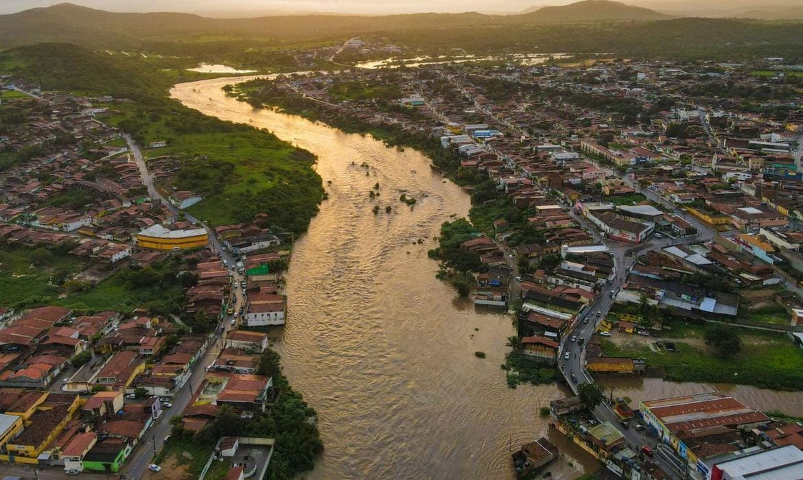 Alagoas sofre com enchentes