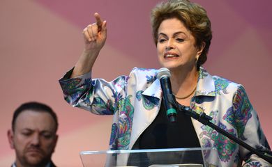 Brasília - A presidenta Dilma Rousseff participa da abertura da 3ª Conferência Nacional de Juventude, no Estádio Nacional Mané Garrincha (Wilson Dias/Agência Brasil)