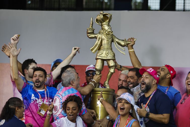 Paulo Pinto/Agência Brasil São Paulo (SP), 04/03/2025 - Carnaval 2025 - Rosas de Ouro campeã do Grupo Especial no Sambódromo do Anhembi.
Foto Paulo Pinto/Agencia Brasil
