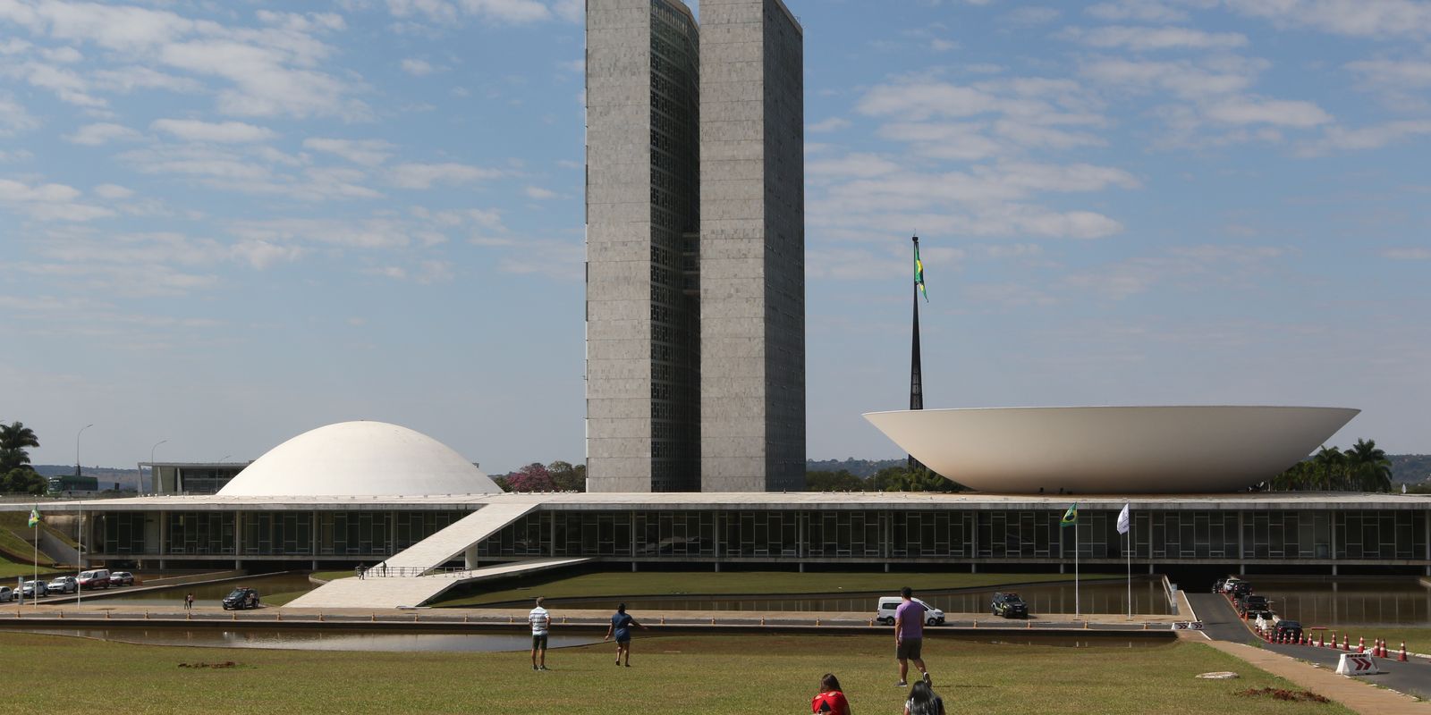 CONSTITUIÇÃO DA REPÚBLICA FEDERATIVA DO BRASIL: ÚLTIMA ALTERAÇÃO 16 DE  DEZEMBRO DE 2021 by Congresso Nacional do Brasil