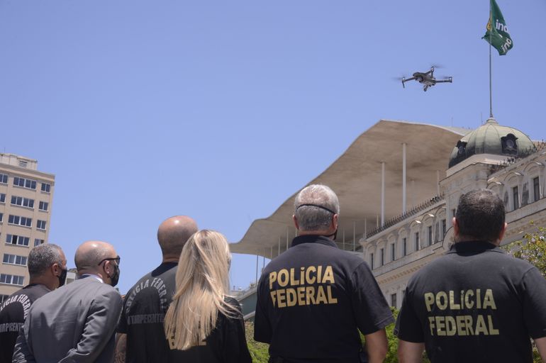 Polícia Federal realiza exercício simulado com o uso de drones, para o combate a crimes eleitorais nos dias das eleições municipais de 2020, na Praça Mauá, região portuária do Rio de Janeiro.