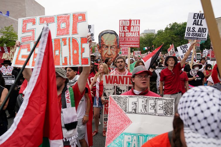 Manifestantes pró-palestinos em Washington protestam no dia de discurso do primeiro-ministro israelense, Benjamin Netanyahu, em uma reunião conjunta do Congresso, no Capitólio
24/07/2024
REUTERS/Nathan Howard