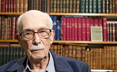 Escritor e sociólogo Antonio Candido morre em São Paulo aos 98 anos