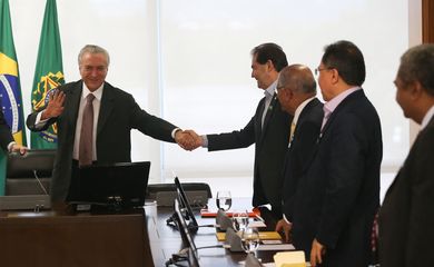 Brasília - O presidente interino Michel Temer se reúne com dirigentes de centrais sindicais  (Fabio Rodrigues Pozzebom/Agência Brasil)