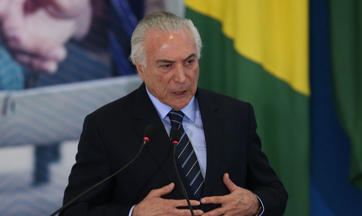 Brasilia - O presidente Michel Temer, junto a ministros e parlamentares, fazem pronunciamento após a sanção da reforma trabalhista (Valter Campanato/Agência Brasil)