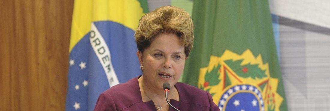 Dilma afirma que prioridade é manter emprego de quem não tem estabilidade
