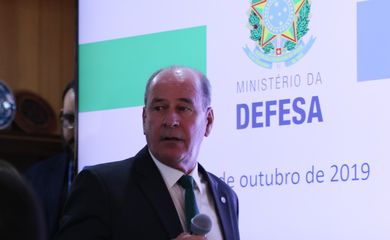 O ministro da Defesa, Fernando Azevedo, durante entrevista coletiva para apresentar os resultados alcançados pela Operação Verde Brasil e ainda sobre as últimas atividades realizadas pela Operação Amazônia Azul, Mar limpo é Vida, que desenvolve