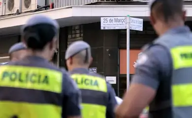 São Paulo (SP), 17/07/2025 - Policiais na Rua 25 de Março, que sofreu críticas do governo dos Estados Unidos. Foto: Paulo Pinto/Agência Brasil