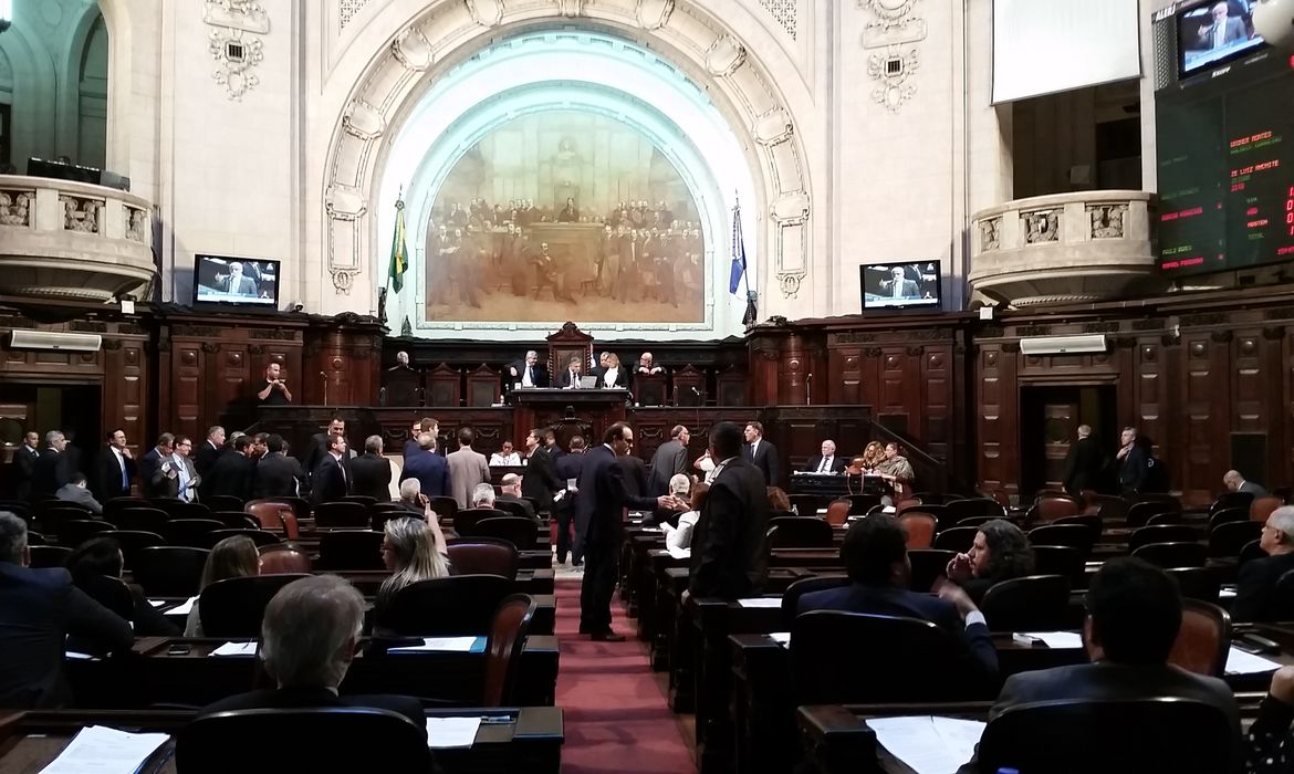Plenário da Alerj durante a votação da LOA