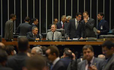 Brasília - Renan Calheiros preside sessão do Congresso Nacional para analisar e votar vetos e matérias orçamentárias (Fabio Rodrigues Pozzebom/Agência Brasil)