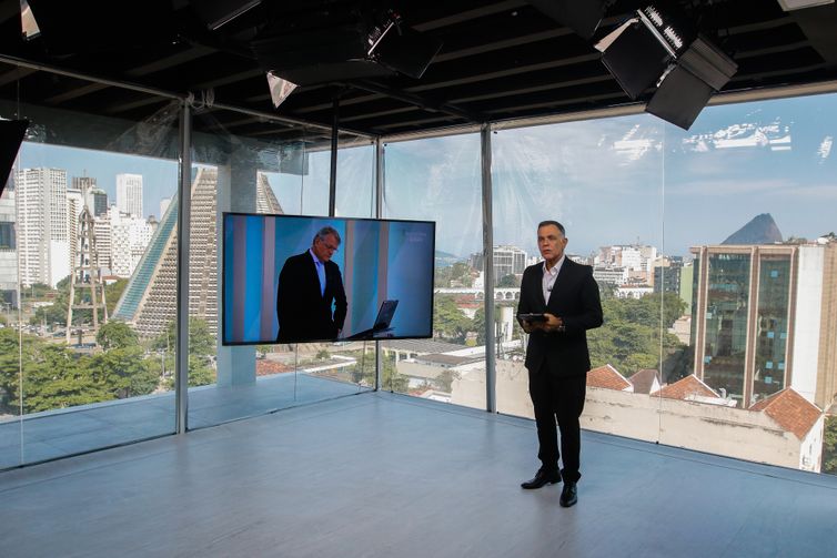A TV Brasil, da Empresa Brasil de Comunicação (EBC), inaugura nesta segunda-feira (16) novo estúdio na reestreia do Repórter Brasil Tarde, apresentado por Luiz Carlos Braga. 