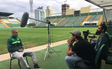 O cineasta Luís Ara durante a produção do documentário sobre o time do Chapecoense