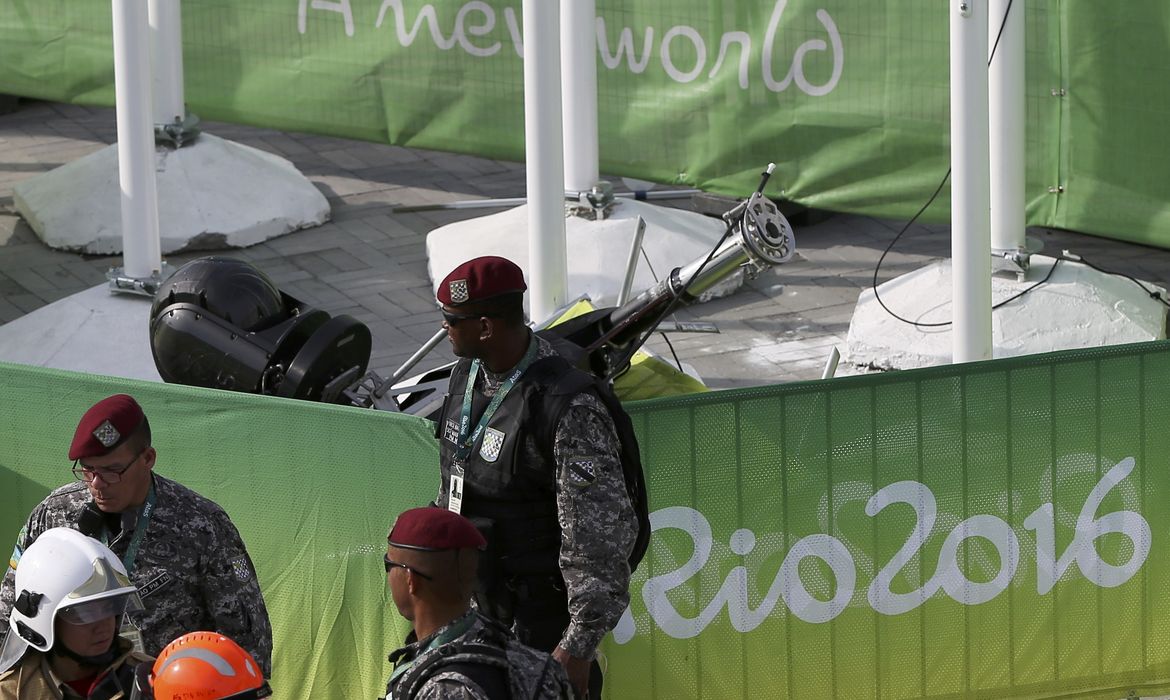Câmera destinava a fazer imagens do Parque Olímpico cai e fere quatro pessoas