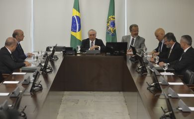 Brasília - O presidente interino Michel Temer se reúne com os ministros do núcleo institucional do governo (Antonio Cruz/Agência Brasil)