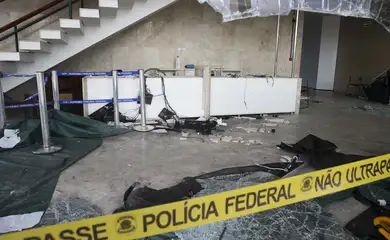 Palácio do Supremo Tribunal Federal e destruído, após atos terroristas no ultimo domingo