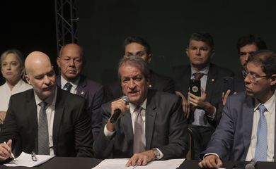 O presidente nacional do Partido Liberal (PL), Valdemar Costa Neto, fala com a imprensa no Centro de Eventos e Convenções Brasil 21, em Brasília.