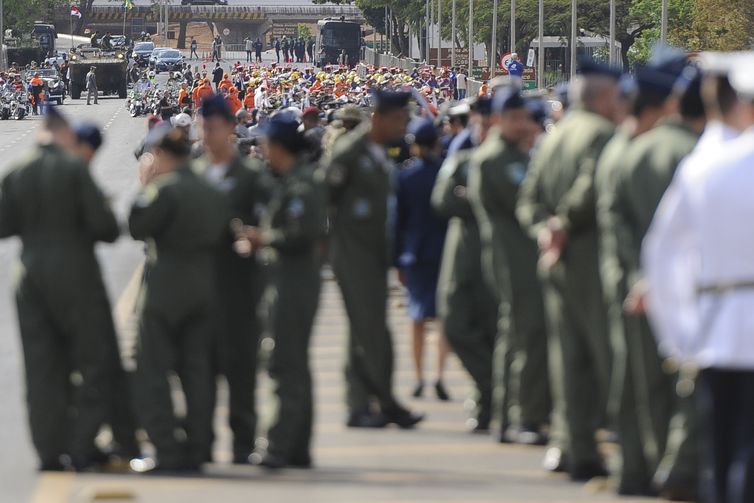 Forças armadas no desfile cívico-militar de 07 de setembro na Esplanada dos Ministérios