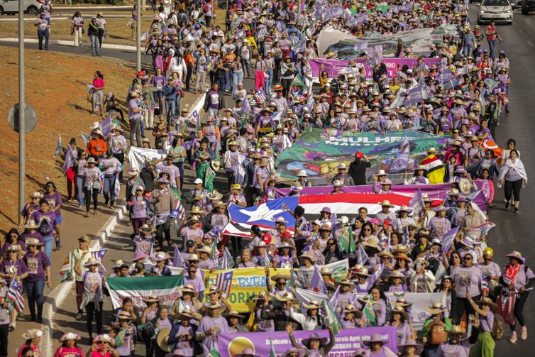 Brasília (DF) 16/08/2023 - Mulheres agricultoras realizam a 7ª Marcha das Margaridas.
O evento, que é feito de quatro em quatro anos, traz para a capital federal as pautas políticas das mulheres do campo, da floresta, das águas e das cidades. A