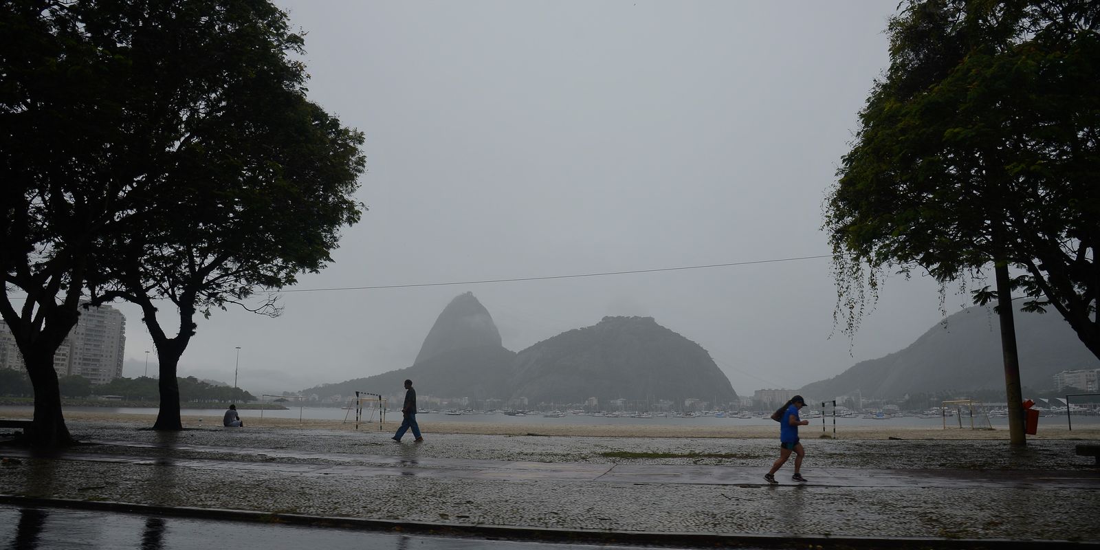 RJ terá chuva intensa e rajadas de vento de 100km/h no fim de semana