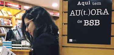 Formada em jornalismo, autora brasiliense já prepara o seu segundo livro