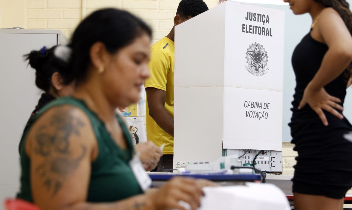 Valparaíso (GO), 06/10/2024 - Eleitores durante dia de votação nas eleições 2024. Foto: Bruno Peres/Agência Brasil