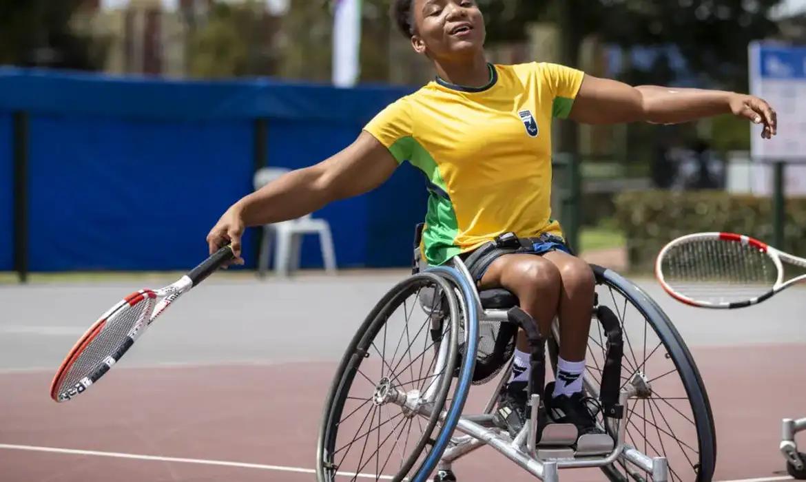 Vitória Miranda vai à final de simples e de duplas da categoria júnior do Aberto da Austrália em cadeira de rodas