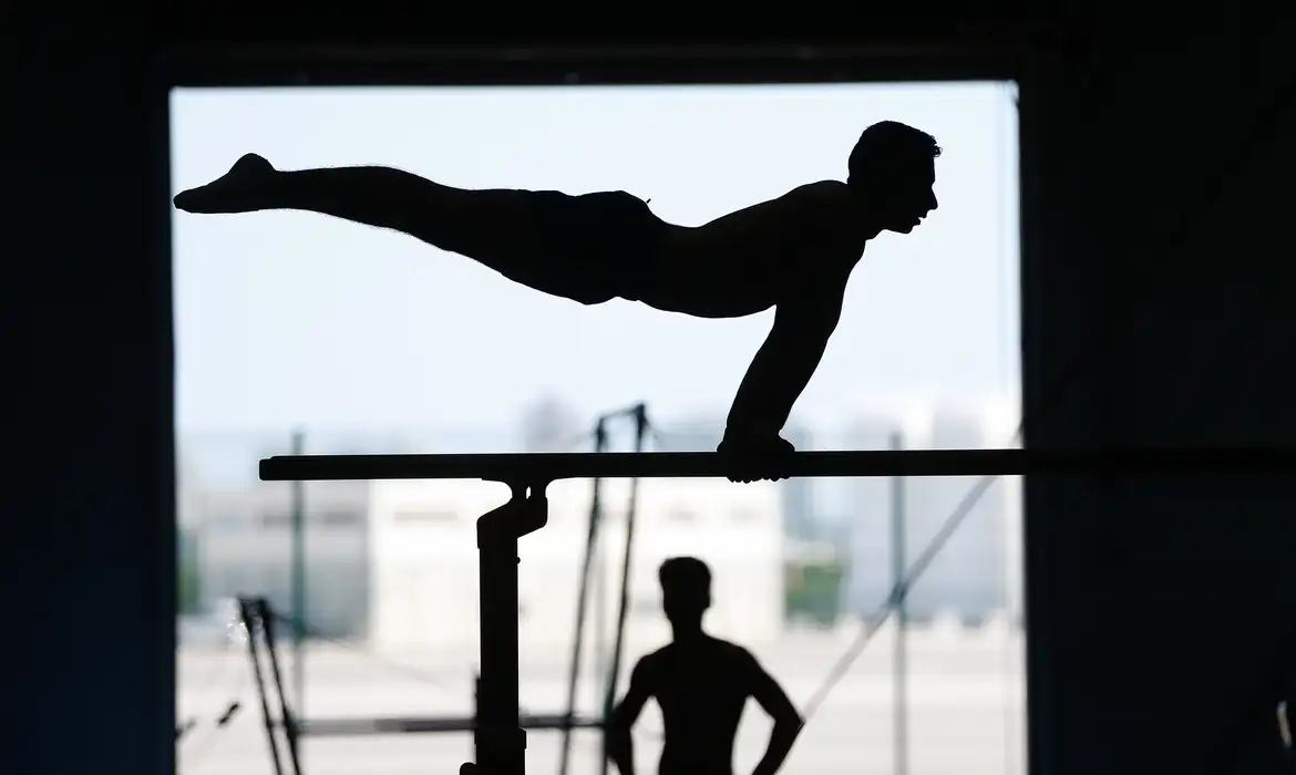 Rio de Janeiro - Atletas da seleção brasileira de ginástica artística, categorias adulto e juvenil, treinam no Centro de Treinamento do Time Brasil, no Parque Olímpico. (Foto: Fernando Frazão/Agência Brasil)