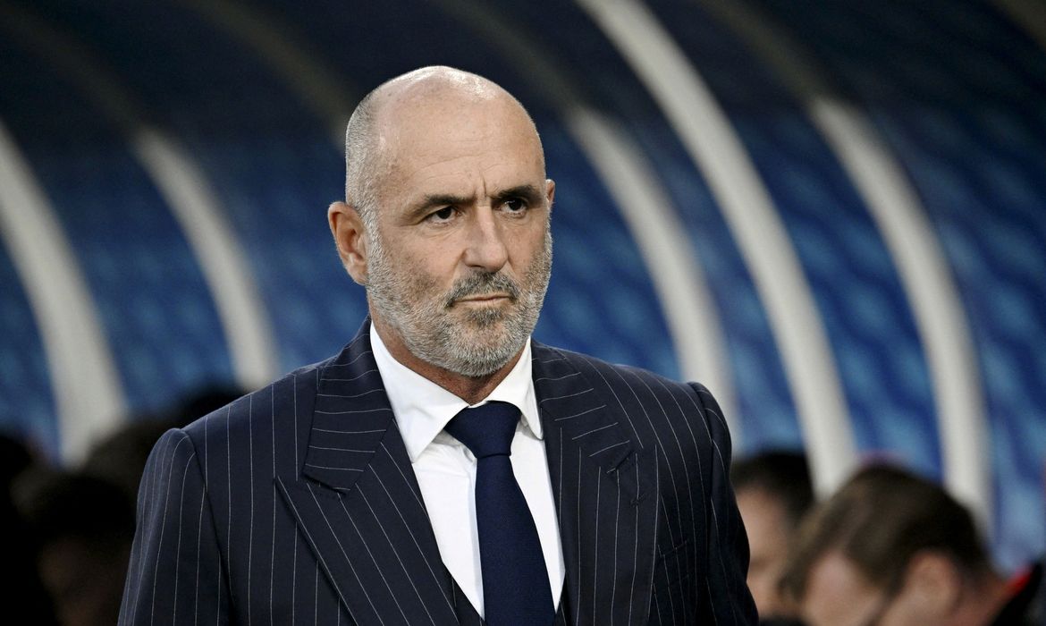 Técnico Michal Probierz em jogo da Polônia contra Finlândia
 10/6/2025   Markku Ulander/Lehtikuva via REUTERS