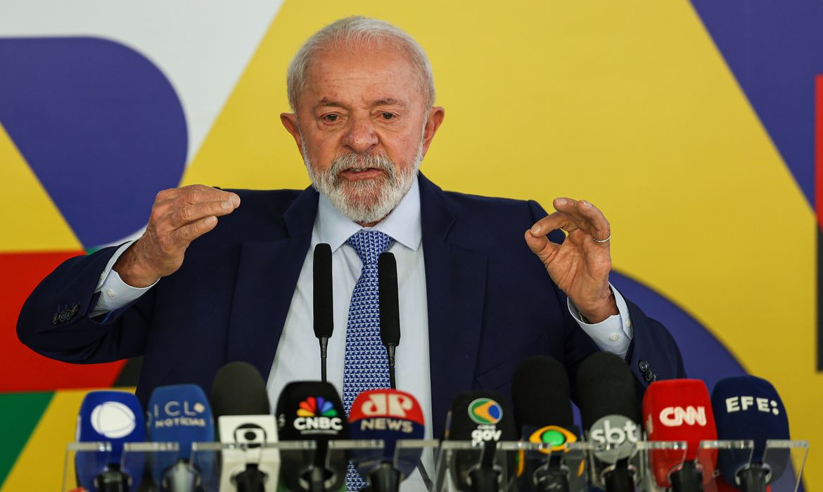 Brasília (DF), 30/01/2025 - Em entrevista coletiva, concedida na manhã desta quinta-feira (30), Lula cobrou seriedade dos países que assumiram esse compromisso e lembrou do papel importante que a população local da Amazônia terá para a manutenção da floresta em pé. 
Foto: Jose Cruz/Agência Brasil
