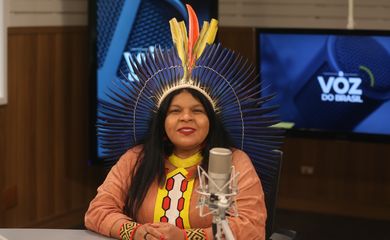 A ministra dos Povos Indígenas, Sônia Guajajara, é a entrevistada do programa A Voz do Brasil. 