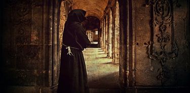 Monge em mosteiro