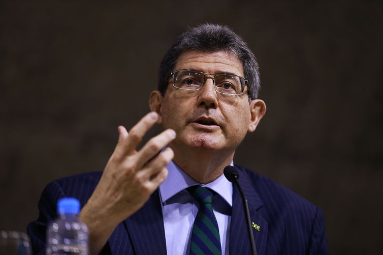 O presidente do BNDES, Joaquim Levy, fala no Seminário 