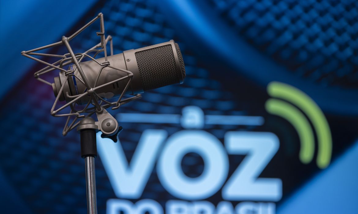 Brasília (DF) 21/07/2023 -  Programa de rádio mais antigo em transmissão no Hemisfério Sul e no ar até hoje, A Voz do Brasil apresenta uma edição comemorativa nesta sexta (21/7), véspera de completar 88 anos. Os primeiros dez minutos do especial serão dedicados à efeméride.
Foto: Joédson Alves/Agência Brasil